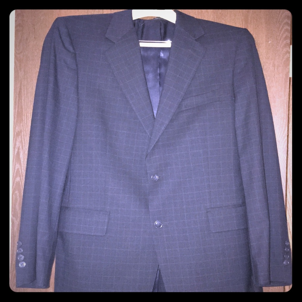 Gently Worn Bill Blass Men’s Suit, 38R